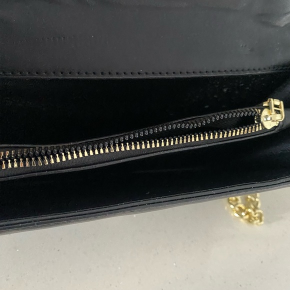 Black quilted bag with chain and horseshoe in front - Picture 6 of 10